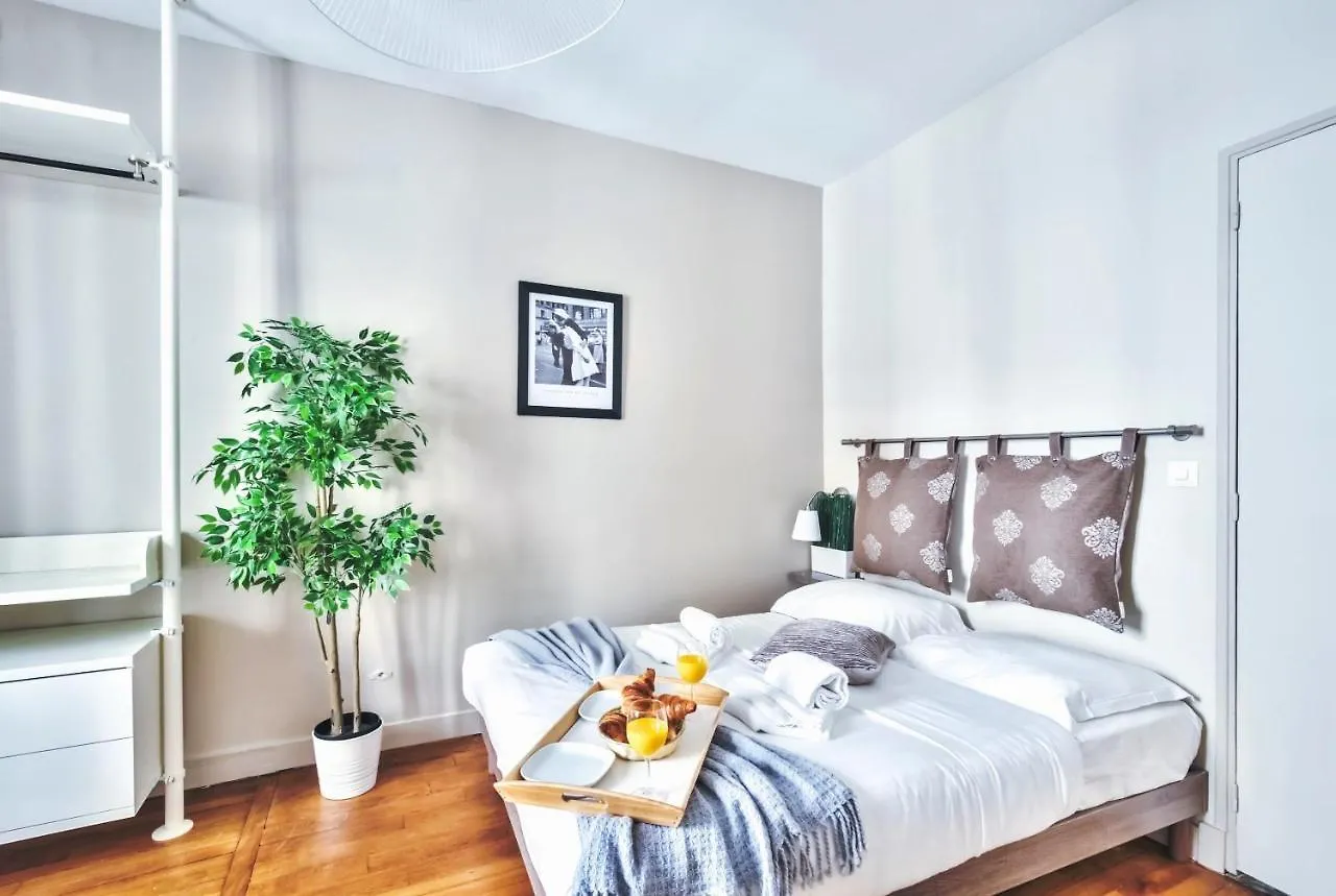 Charming Family Flat Near Montparnasse Apartment Paris France